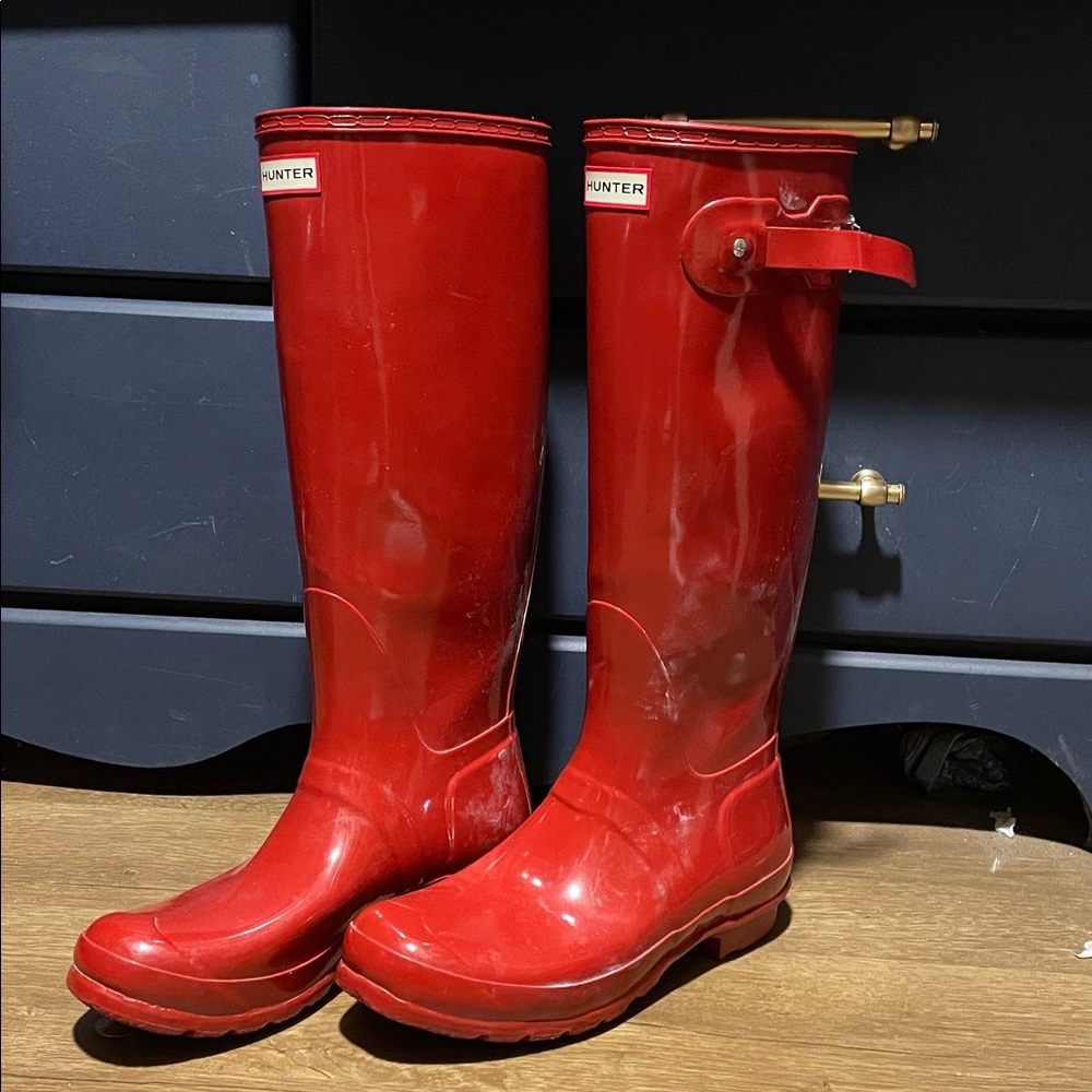 Hunter Women's Original Tall Gloss Rain Boots in Red